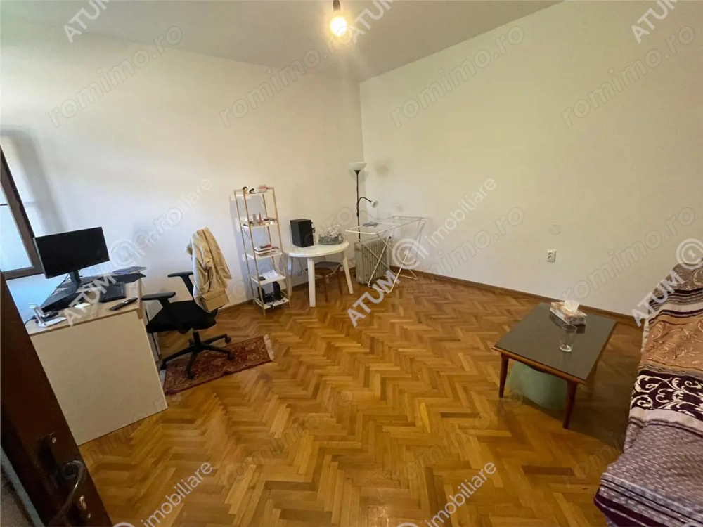 Apartament 2 camere balcon garaj curte libera zona ultracentrala Sibiu