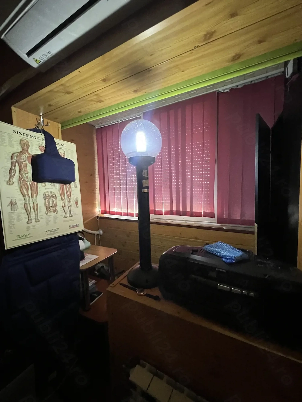 vand apartament 2 camere zona Bulevardul Revolutiei, etaj 4