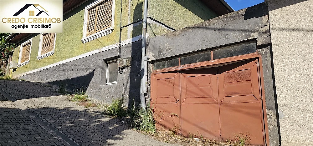 Vand casa cu garaj in Resita