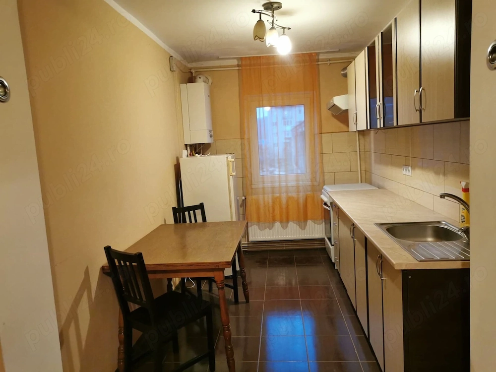 Închiriez apartament 3 camere decomandate, Vitrometan, Mediaș