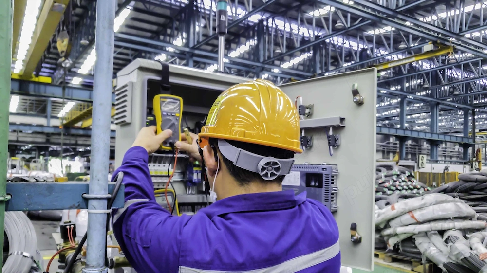Angajam Electricieni pentru ITALIA