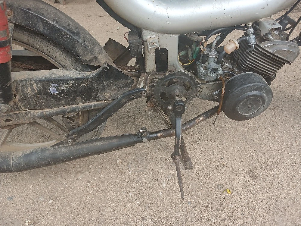 Bicicleta cu motor  o dau la schimb pe o bicicleta normala 