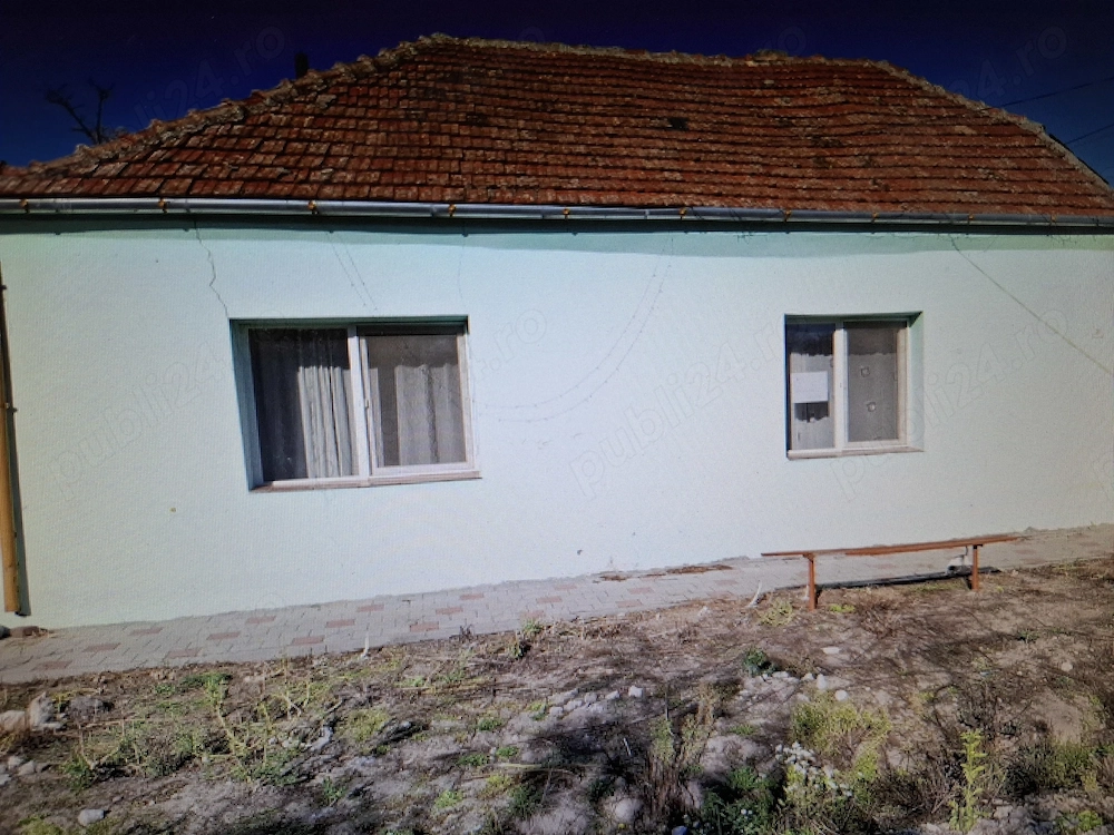 Vând casa locuibila veche de renovat 
