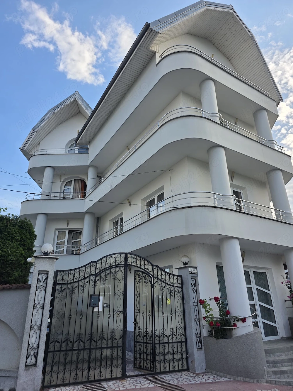 Închiriez vilă 