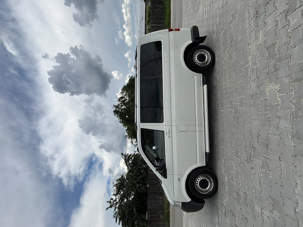 Vând Volkswagen Transporter T5