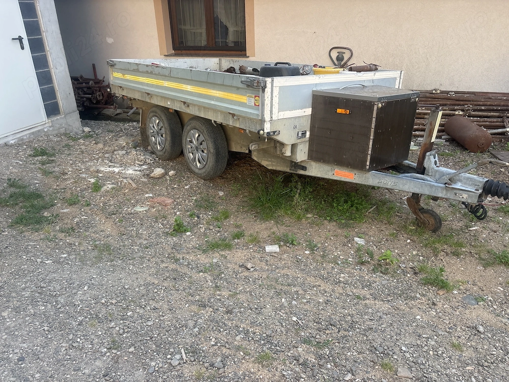 Vind remorcuta basculantă pe baterie de 2700 in stare perfectă 