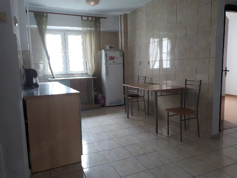 Camera in apartament cu 3 camere