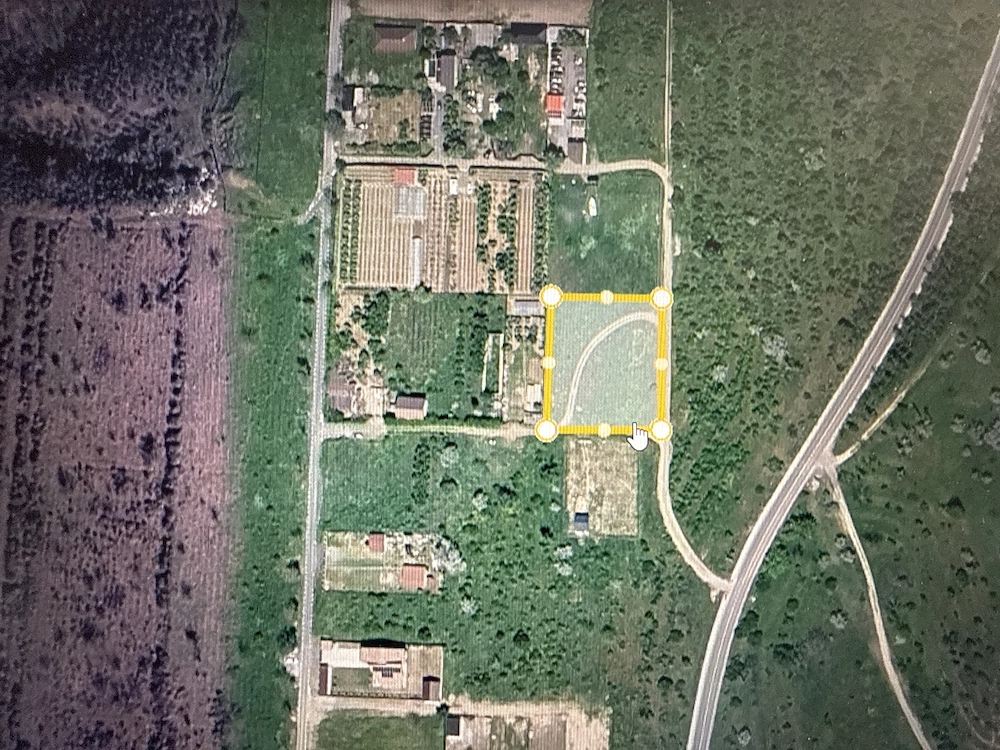 Teren extravilan de vânzare   20  mp (negociabil)