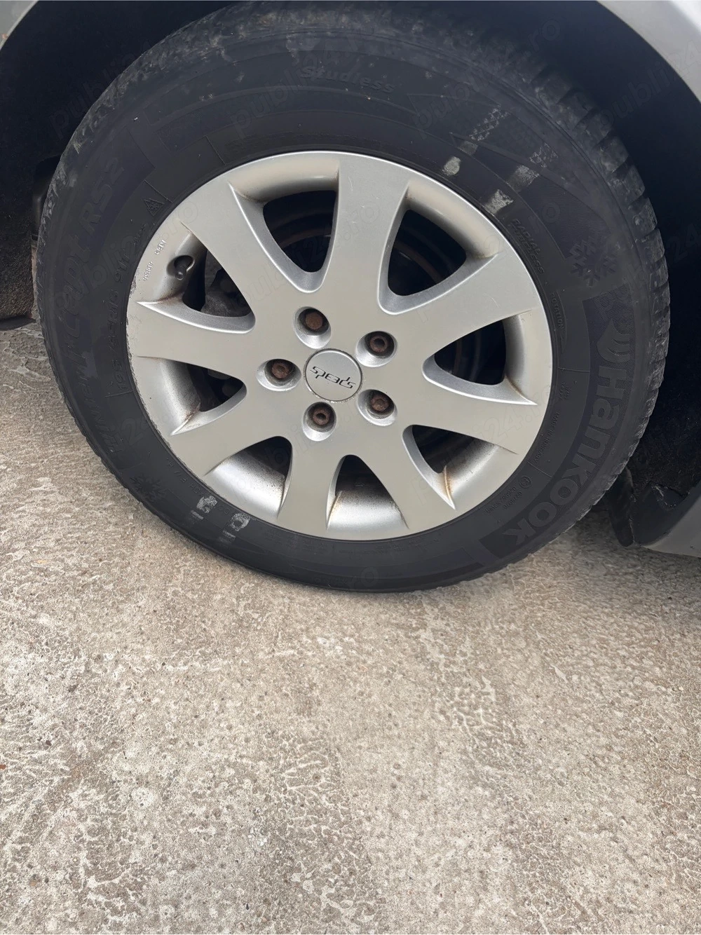 vand patru bucati din aliaj si 3 din tablă