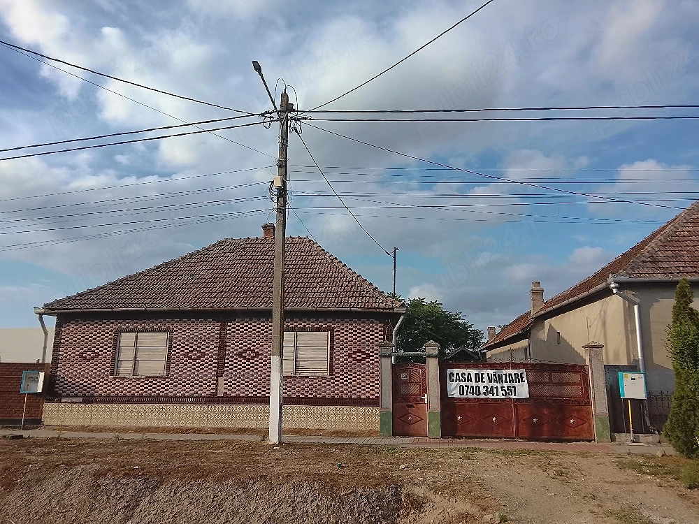 Casă de vânzare în zonă centrală, în Socodor 
