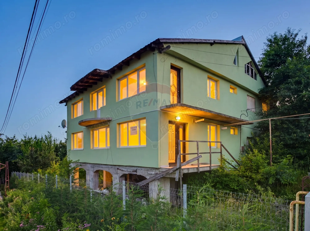 Casă individuală 164 mp | 2 unități independente | Etaj + Mansardă | T