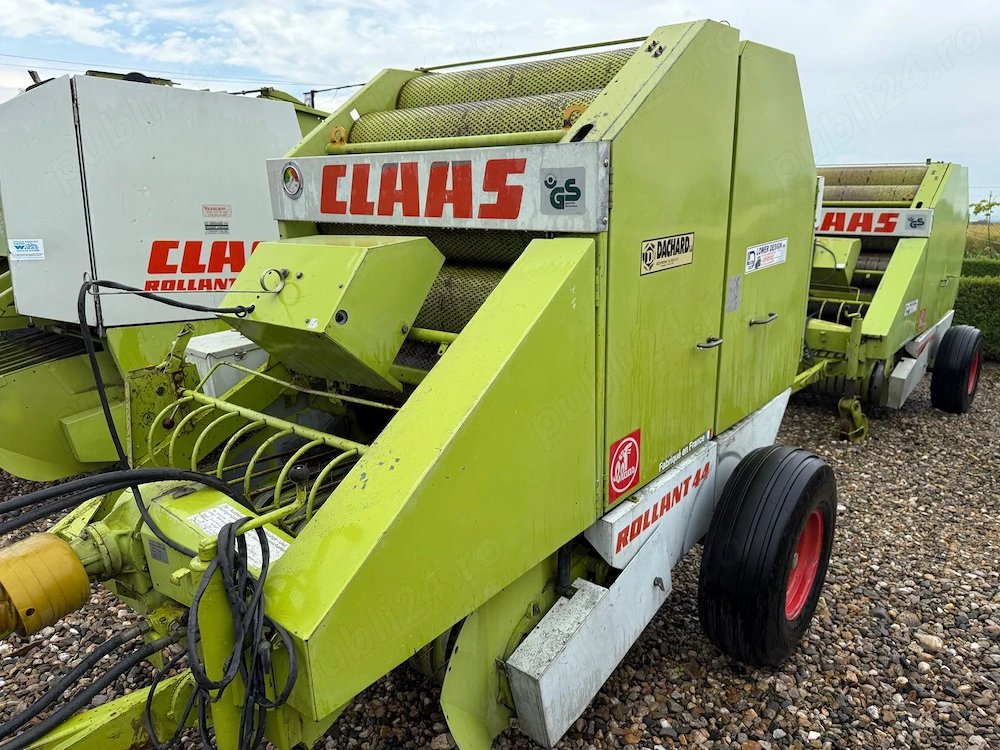 Presa de balotat rotunda CLAAS ROLLANT 44 .