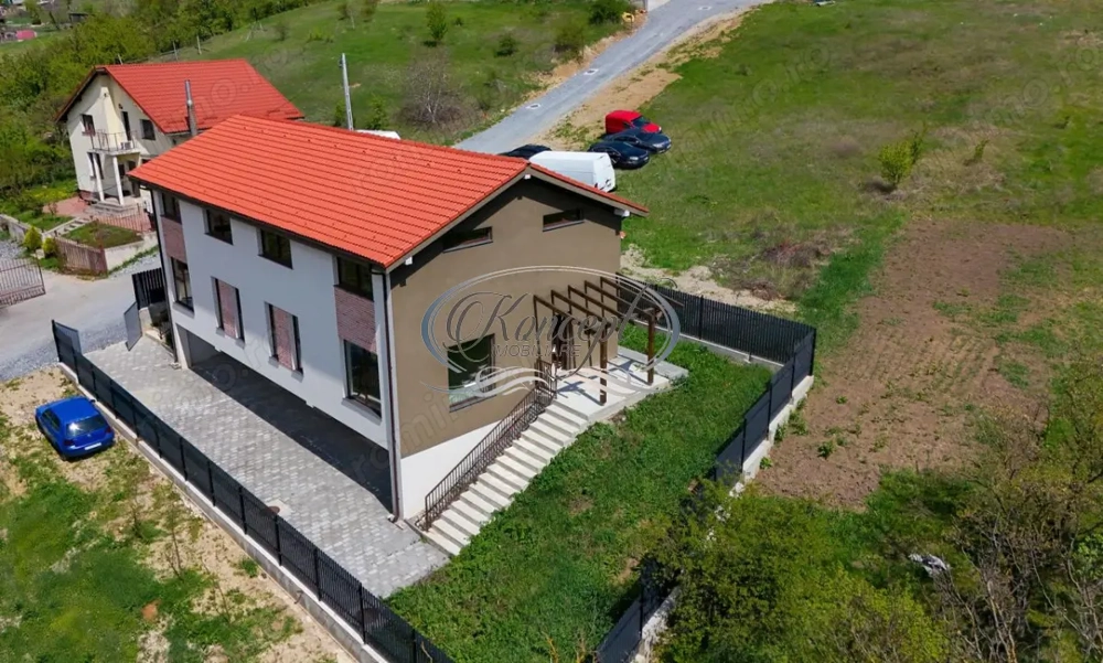 Duplex cu garaj pe strada Oasului