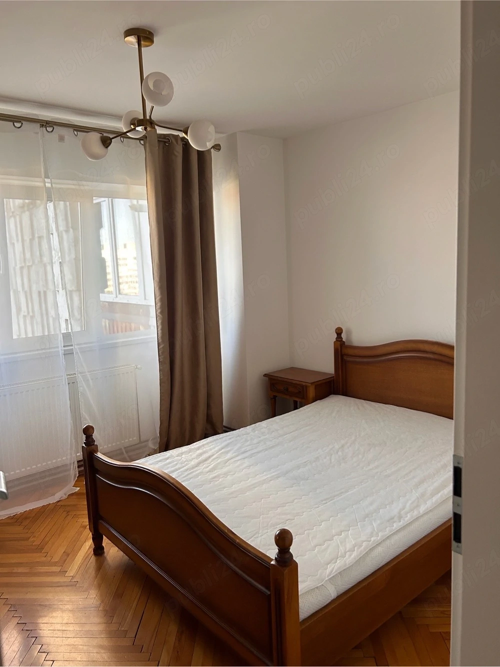 Vand apartament 3 camere Dacia 