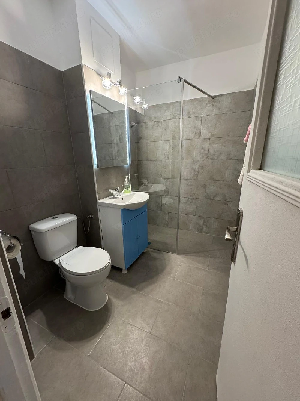 Vand apartament  2 camere