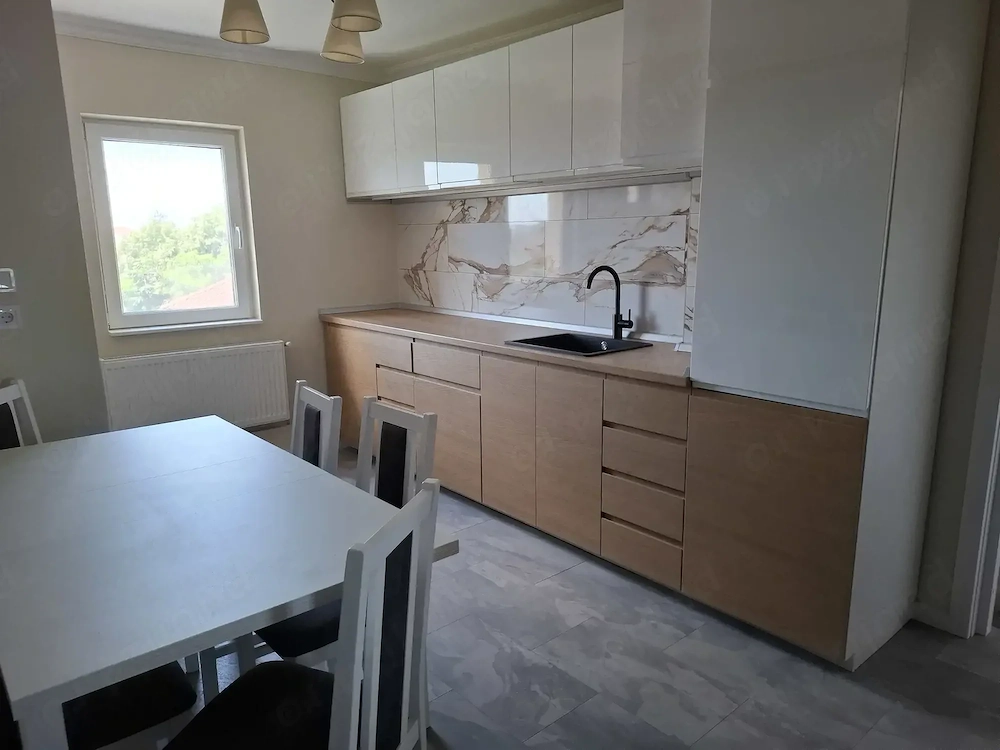 PROPRIETAR, inchiriez apartament cu 3 camere 