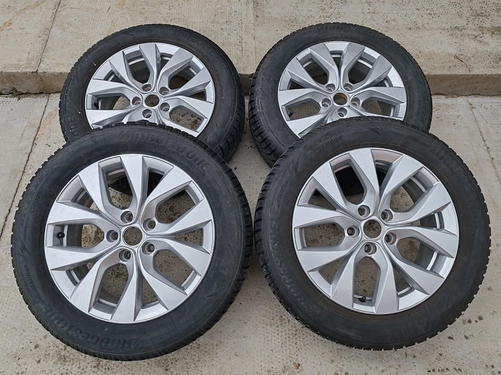 Set Jante aliaj 17", design Bahamas Sparkling Silver + Anvelope Iarnă Bridgestone 215/60 R17