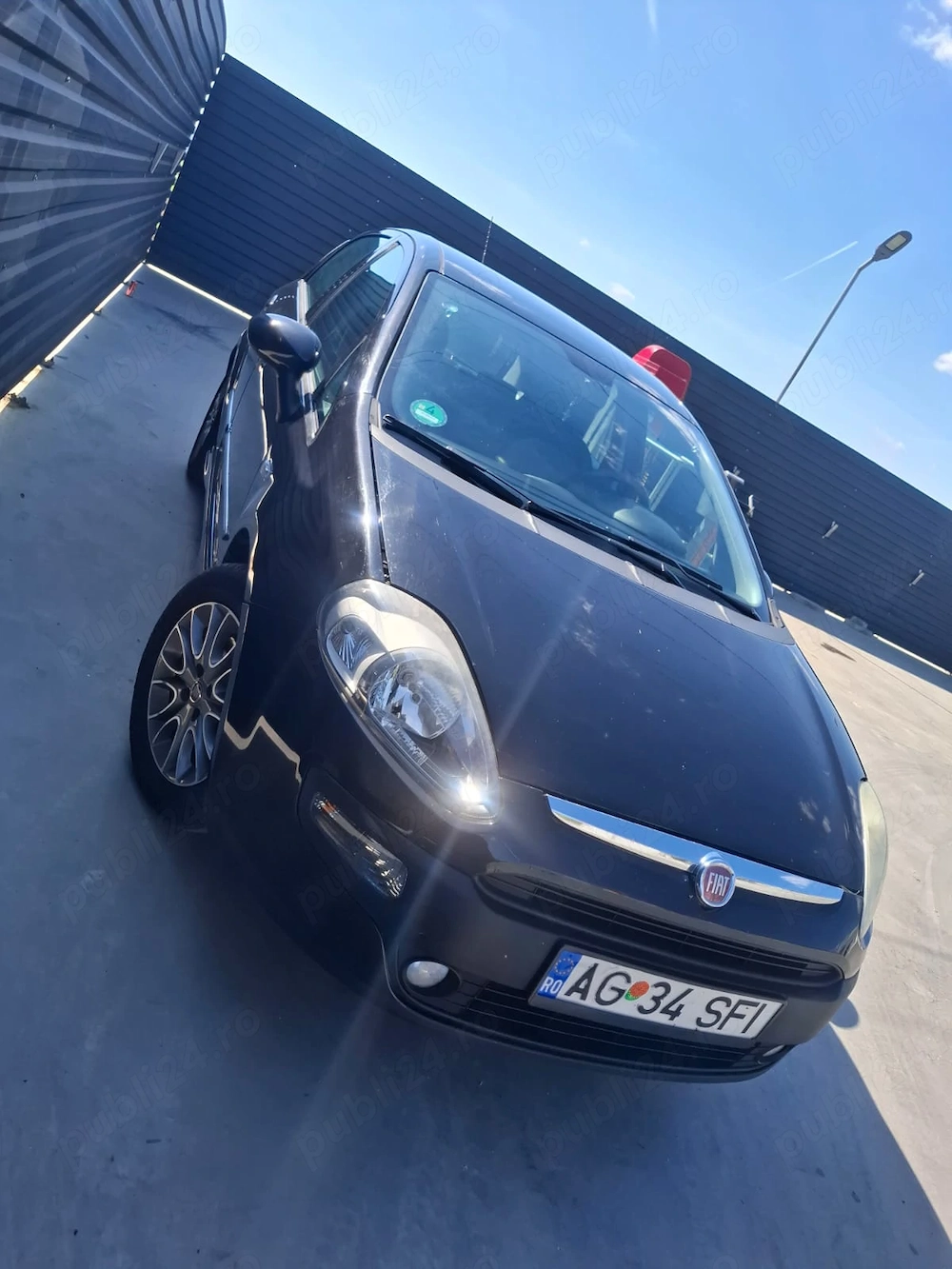 Vând Fiat punto evo an 2011motorizare1,3 disel multijet foarte fiabil și econom,ideal naveta și oras