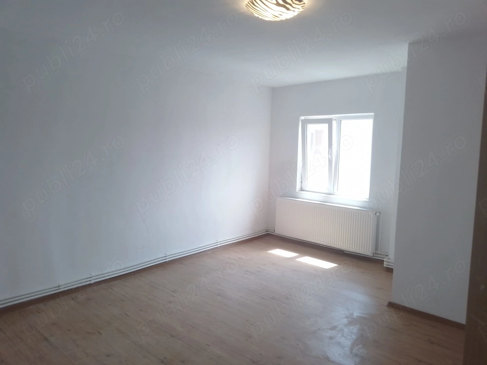 Vand apartament 2 camere semidecomandat zona Centrala Filiasi 60mp