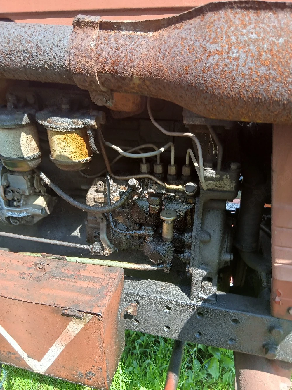 vând tractor u650 si remorcă de 5 t