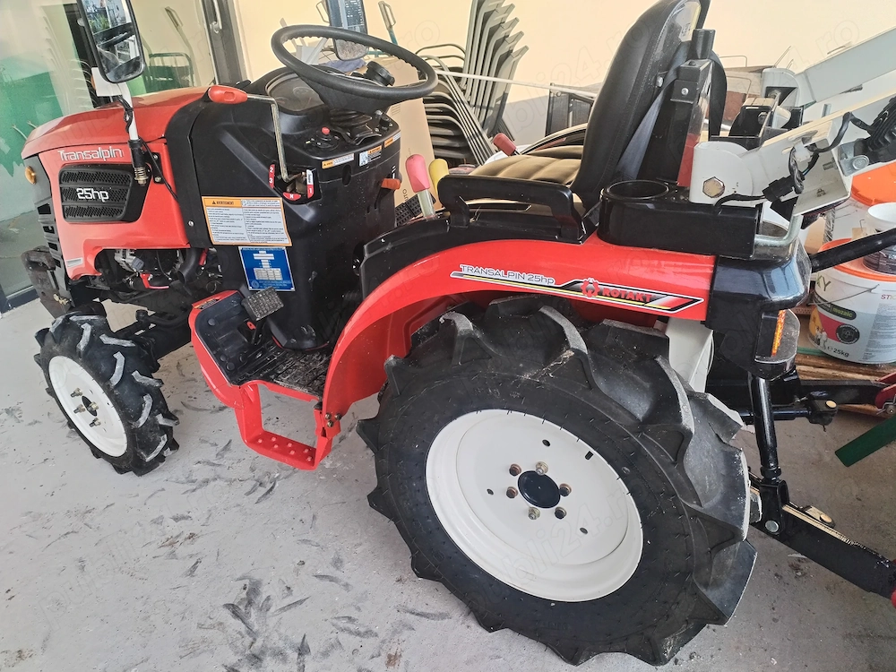 Se vinde tractor 25cp nou