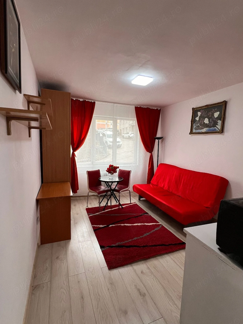 Închiriez garsonieră 