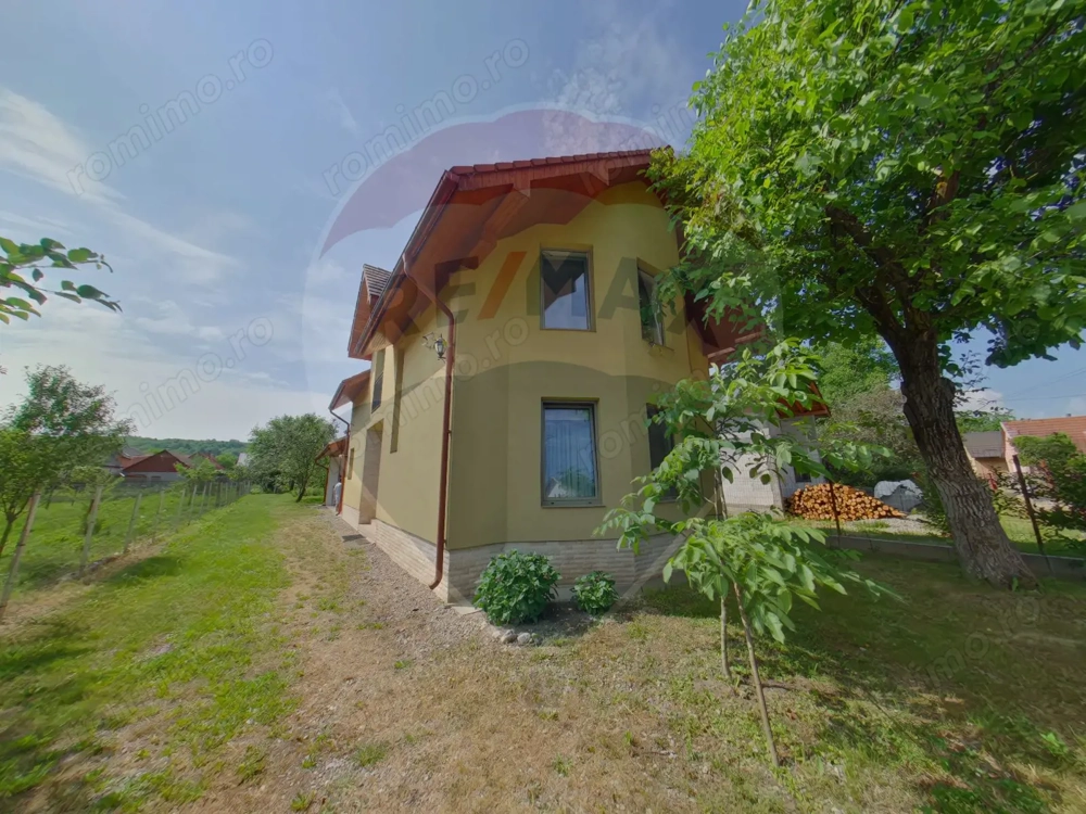 Casă / Vilă cu 5 camere de vânzare