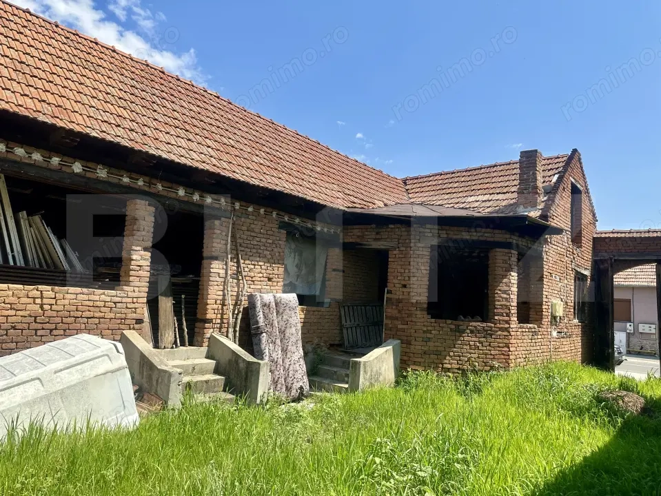 Casa la rosu, 100 mp, 1200mp teren, zona Vinerea - Cugir