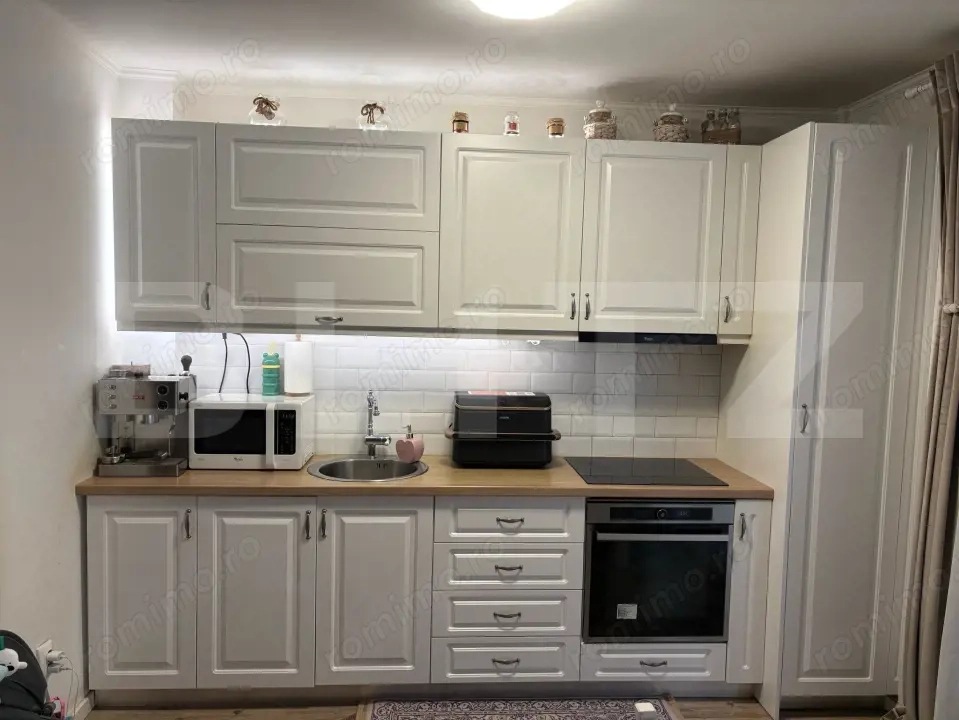 Apartament semidecomandat cu 3 camere, 60 mp, garaj, zona Porii