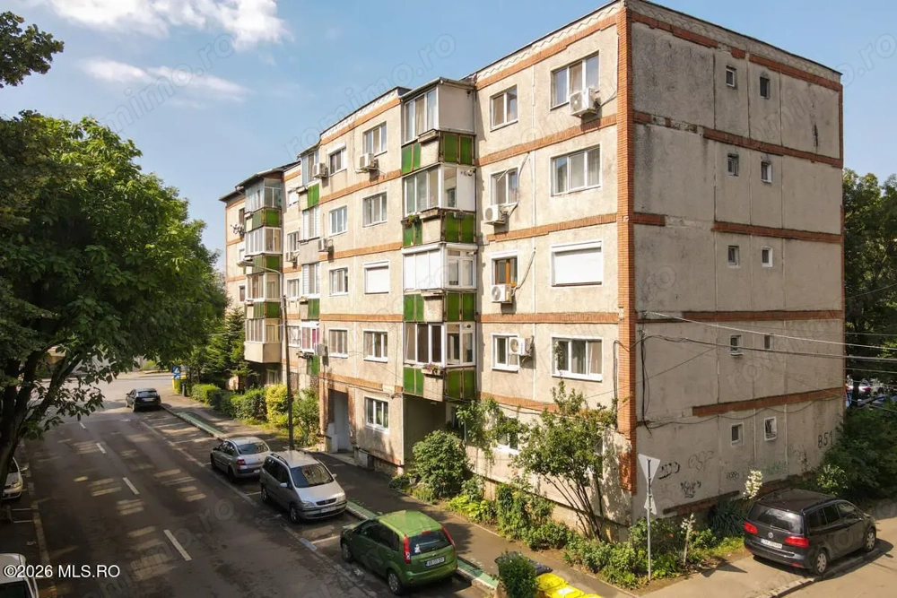 Soarelui - Scoala 30 - 3 Camere, Decomandat, 2 Bai, Etaj 2, Centrala