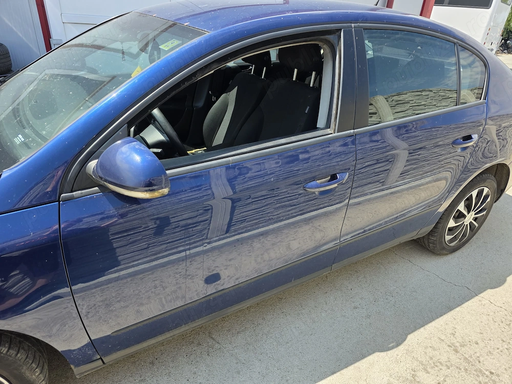 Usa stanga fata VW Passat B6 berlina