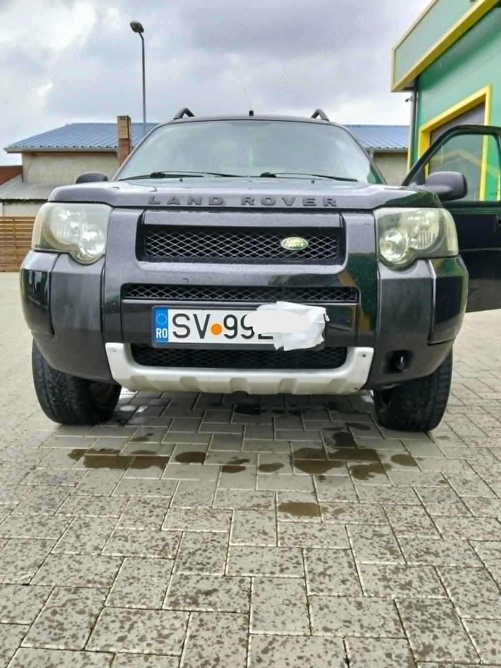 Masina Land Rover