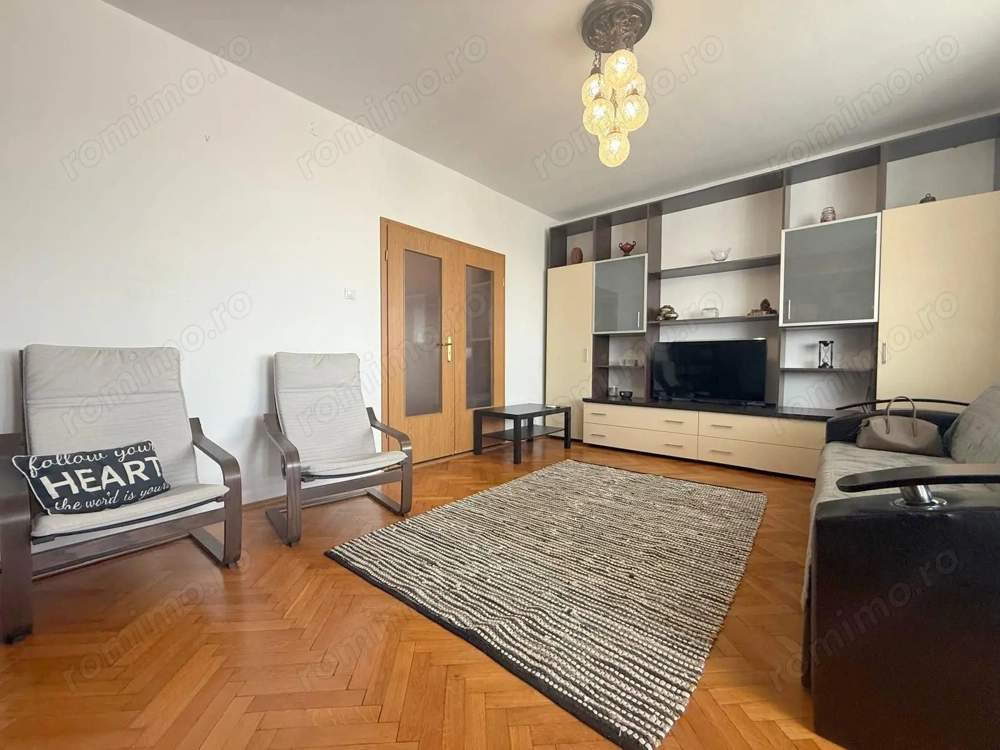 Apartament 3 camere, str. Bucuresti, suprafata generoasa