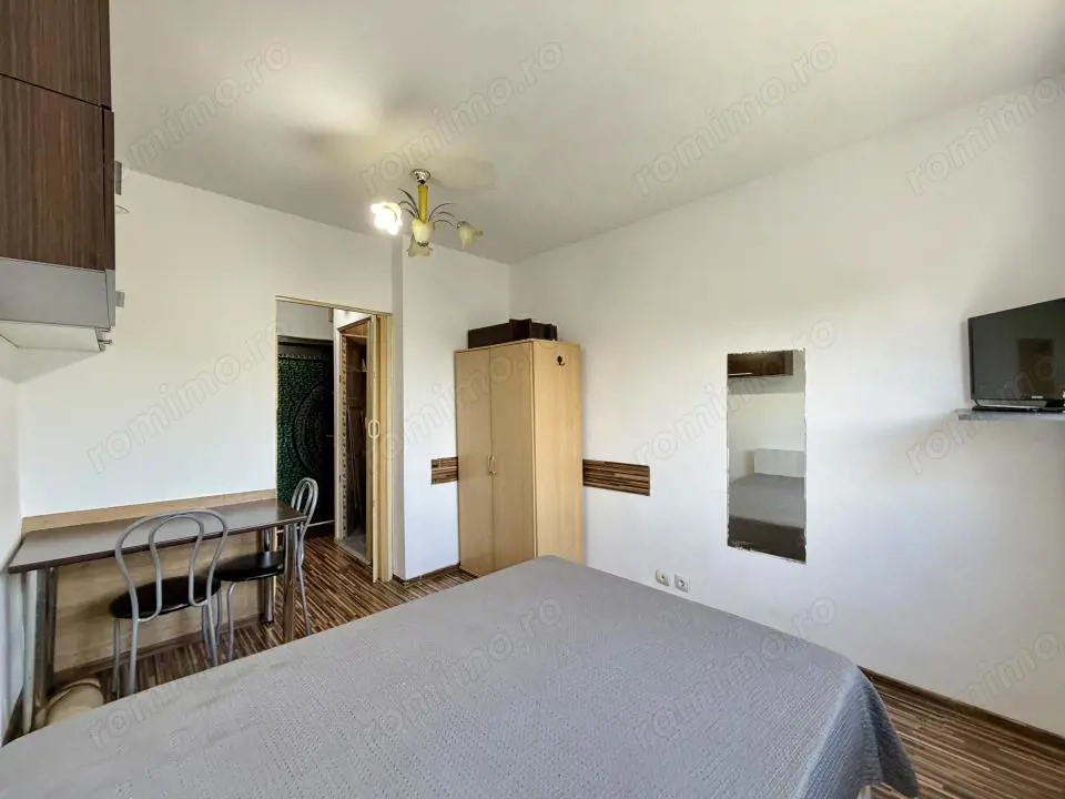 Garsoniera cu 1 camera, 15 mp utili, etaj 4 - Zona Lipovei 