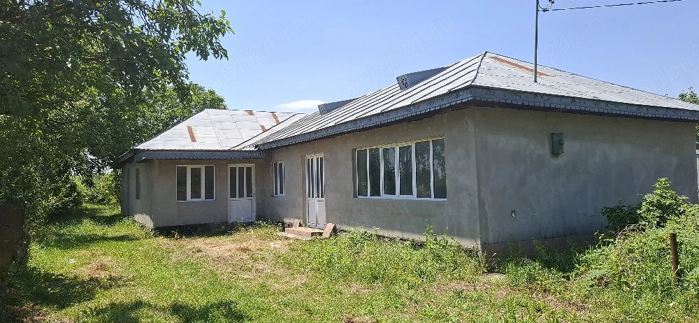 vând casă cu teren 