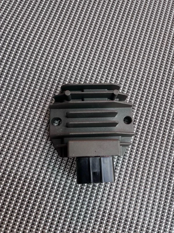 Releu de Încărcare / Regulator Tensiune 5 Pini (Cod LP2) – Moto / Scuter Y2014-2019