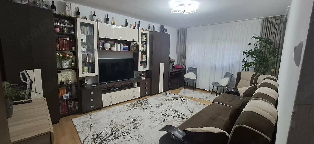 Vand Apartament 3 camere