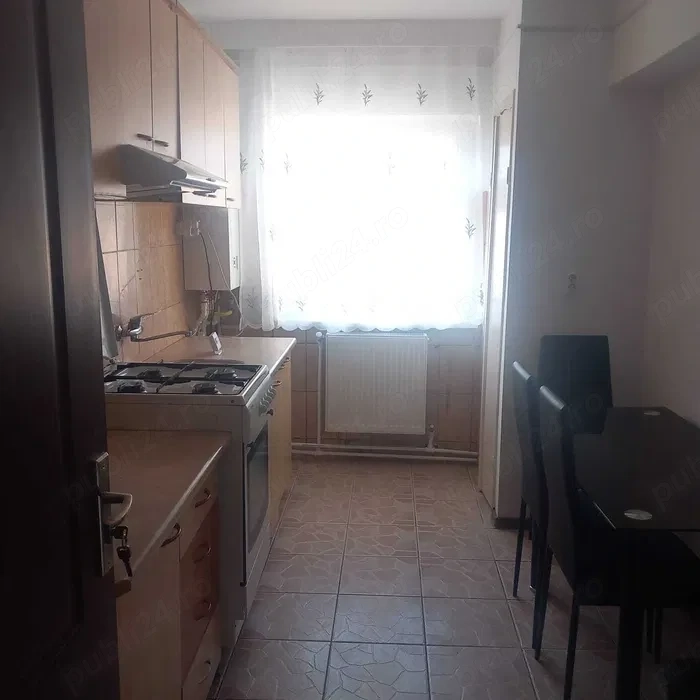 Proprietar inchiriez apartament 2 camere zona centrala Petrodava