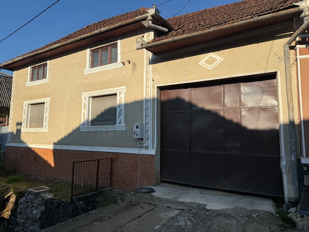 Vând Casă în Satul Izbuc 