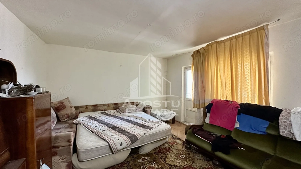 Apartament cu 3 camere, decomandat, etaj intermediar, Aradului