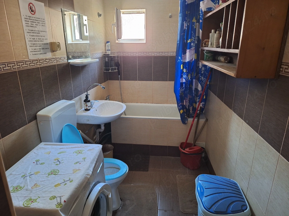 Închiriez camera