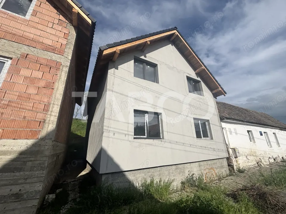 Casa 4 camere individuala  teren 600 mp in Sura Mare Sibiu 