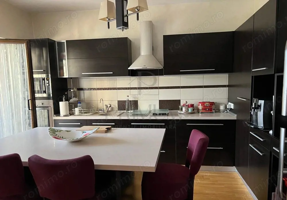 ELISABETIN, VILA 5 CAMERE P+E+M, 3 BAI, 3 BALCOANE, TERASE, GARAJ