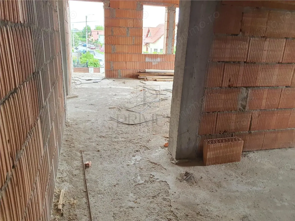 FREIDORF, DUPLEX DECOMANDAT, 6 CAMERE, 2 BAI, BALCOANE, POSIBILITATE DE MANSARDARE
