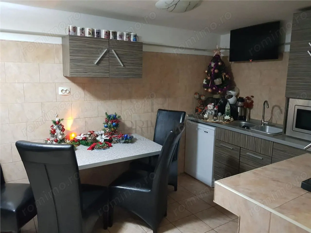 CALEA MARTIRILOR, CASA INDIVIDUALA, 4 CAMERE, 2 BAI, 2 BUCATARII