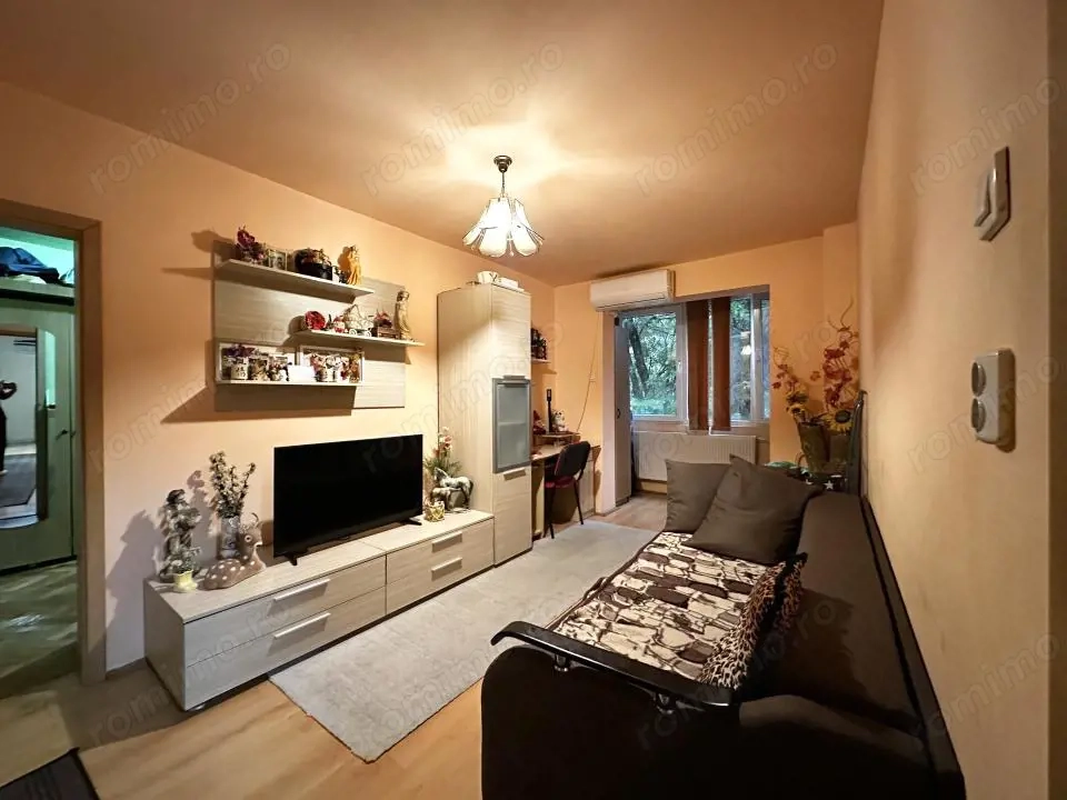 Apartament 3 camere, etaj 3, 50 mp - zona Calea Sagului