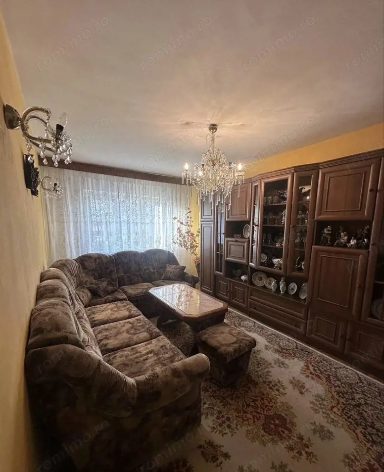 Apartament 3 camere zona Vasile Aaron