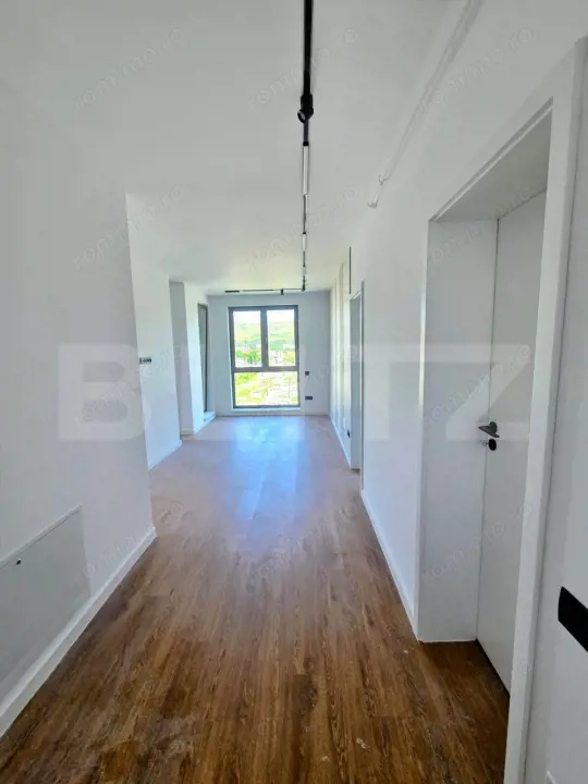 Apartament de tip studio, 40 mp, garaj, Eroilor