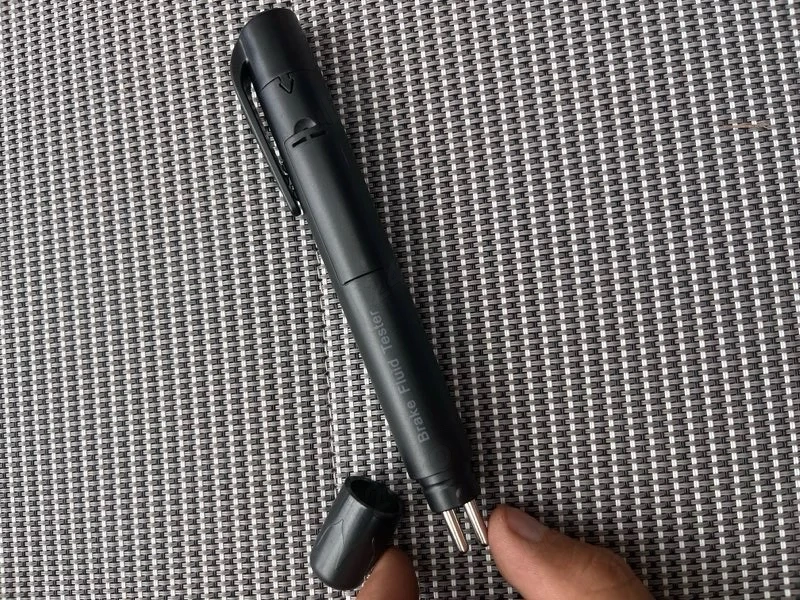 Tester lichid de frână tip stilou – Indicator LED pentru calitatea lichidului de frână