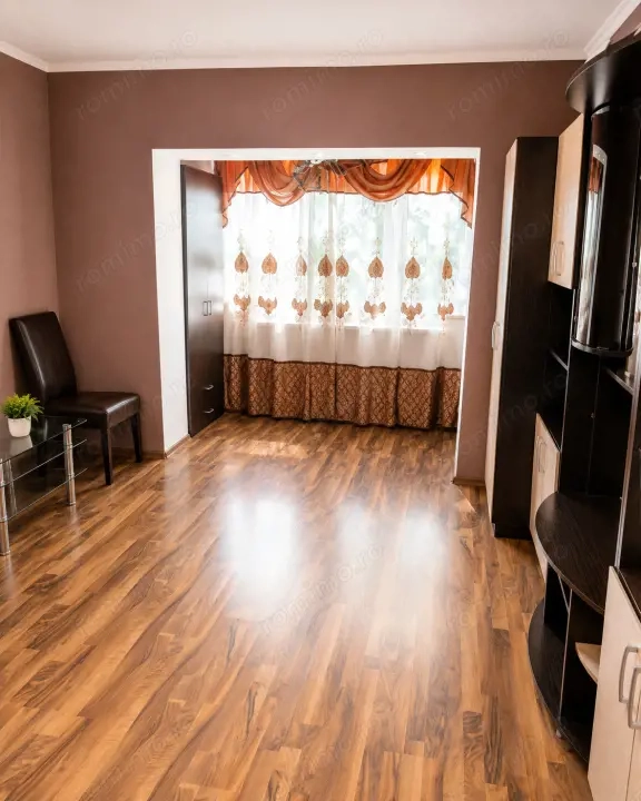 Apartament 2 camere, decomandat, 56 mp, 2 balcoane, etaj 1, zona Hotvon